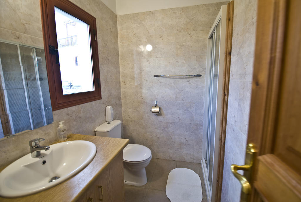 Lania Royal Oak House By Trulycyprus Villa Kamer foto